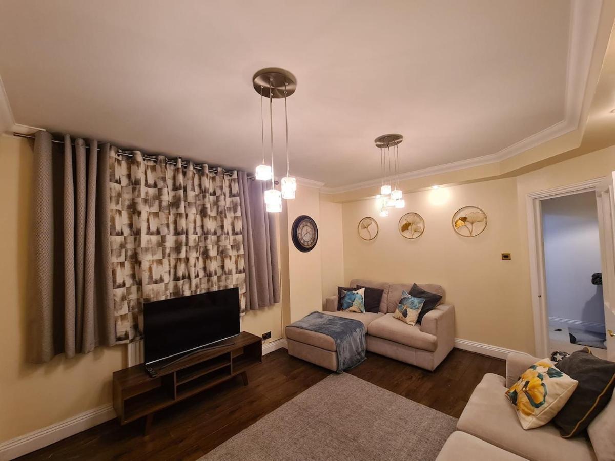 Luxurious 3 Bed Flat In Kilburn Londen